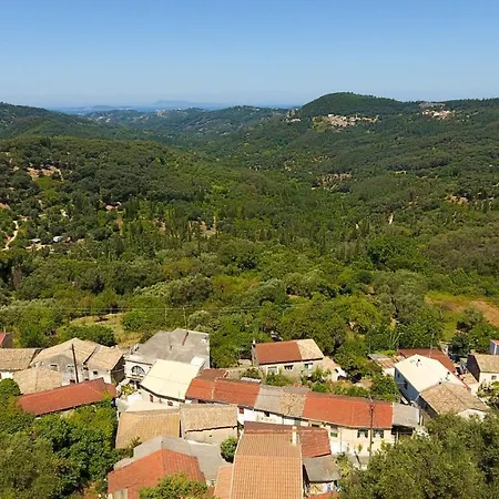 Alexis & Loula דירה