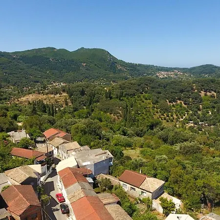 Alexis & Loula דירה