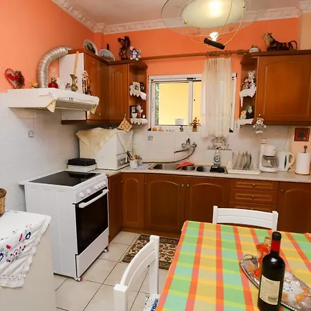 Alexis & Loula דירה *