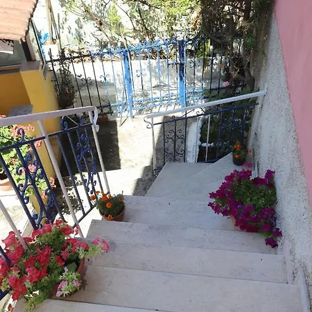 Alexis & Loula דירה *