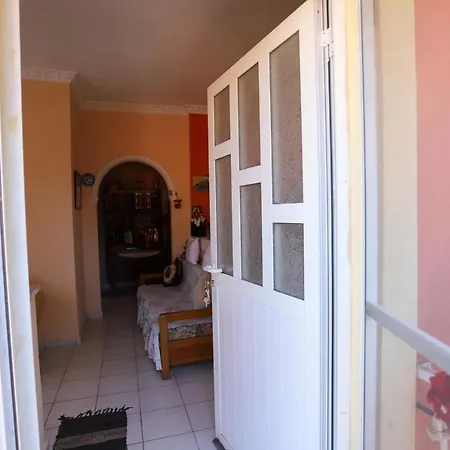 Alexis & Loula דירה