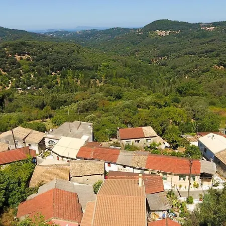 Alexis & Loula דירה *