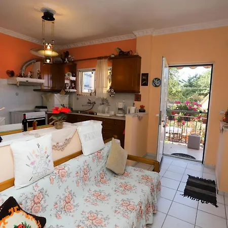 Alexis & Loula דירה *