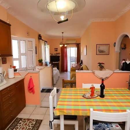 Alexis & Loula דירה *