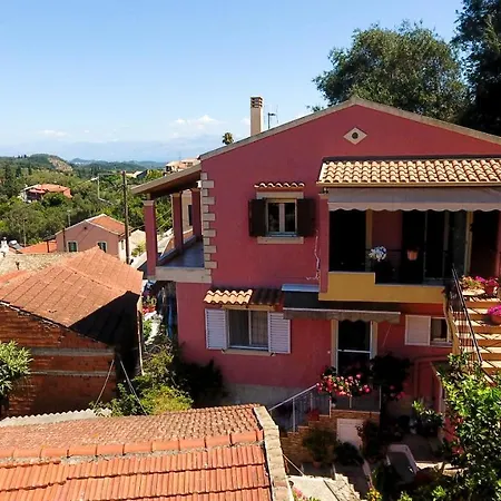 Alexis & Loula דירה *