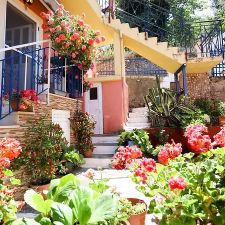 Alexis & Loula דירה *