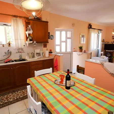 Alexis & Loula דירה *