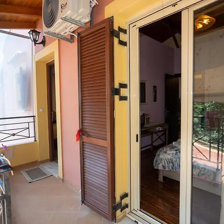 Alexis & Loula דירה